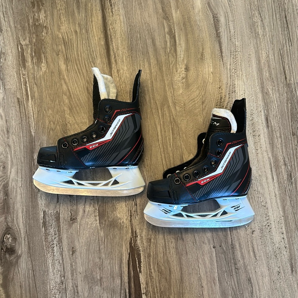 CCM Jetspeed youth ice skates. Size 10J.